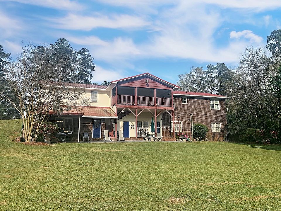 2nd image of 895 Riverside Dr