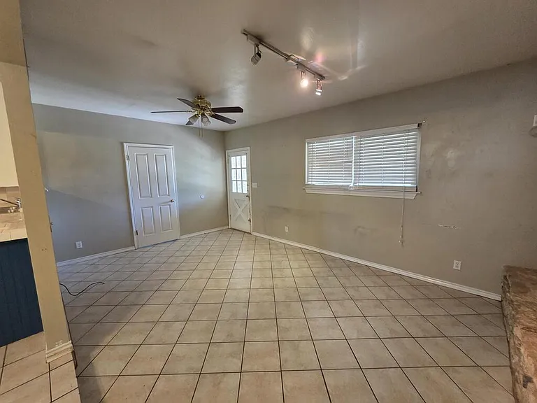 333 W Nimitz St — Photo 5