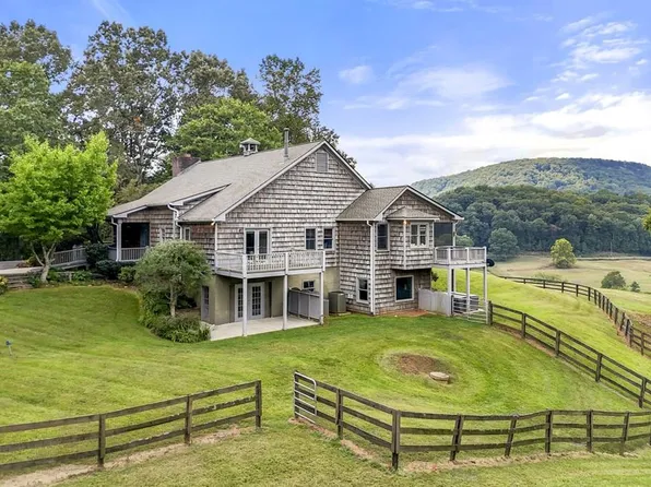 2653 Ben T Huiet Hwy, Clarkesville, GA 30523