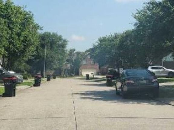 Exterior Neighborhood (street photo)
