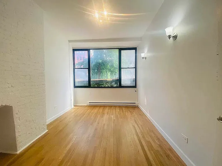 102 W 29th St #1 — Photo 6