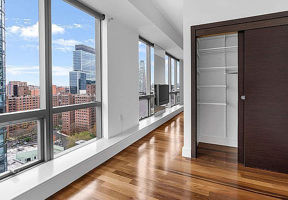 5th image of 150 Myrtle Ave #1707A