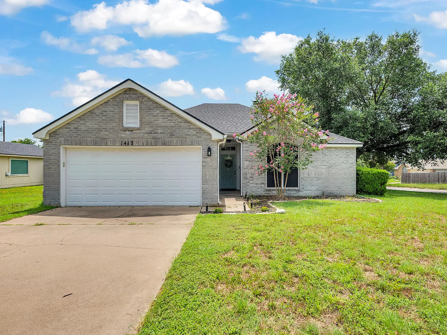 3 bed, 1164 sqft, $1,575 — Photo 1