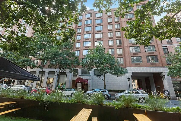 Rented by Sotheby's International Realty | media 18