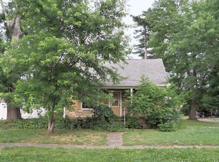 600 N 11th St, Herrin, IL 62948