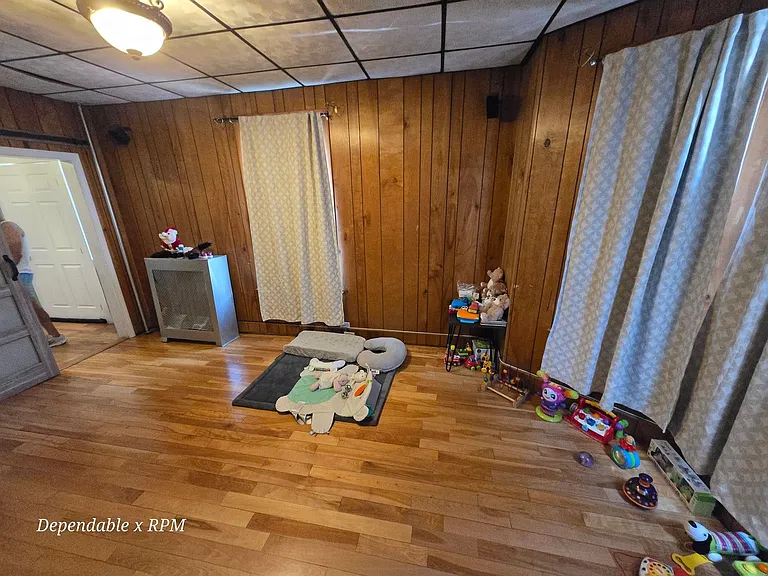 25 Clarence St — Photo 17