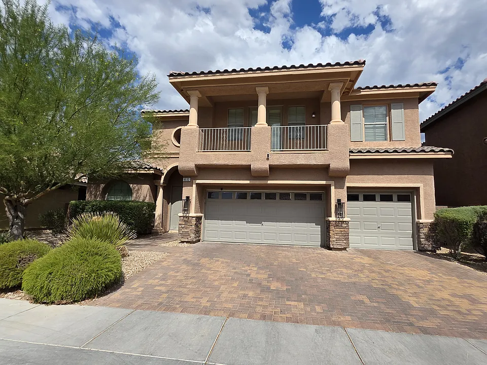 9532 Staff Ln