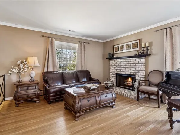 496 Windemere Rd, Newport News, VA 23602