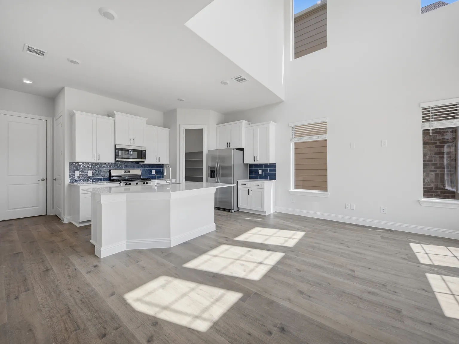 3 bed, 2.5 bath, 1425 sqft, $2,700 — Photo 3