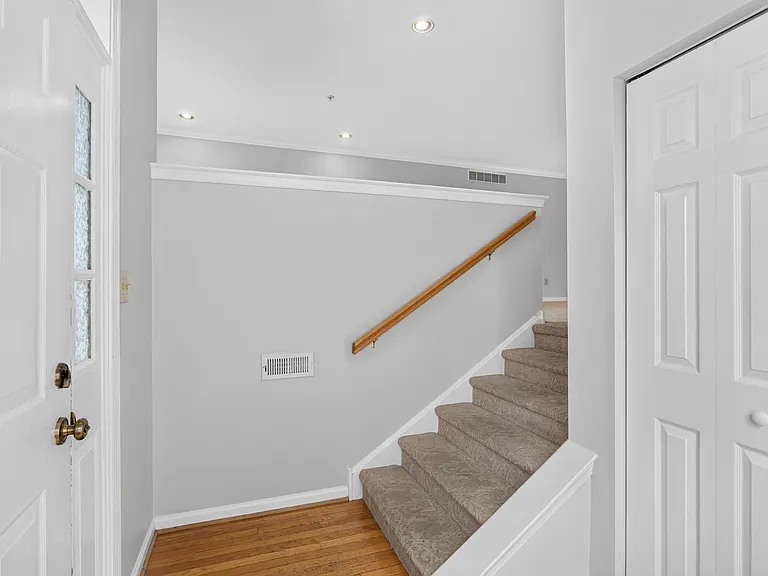 323 Glenn Rose Cir — Photo 9