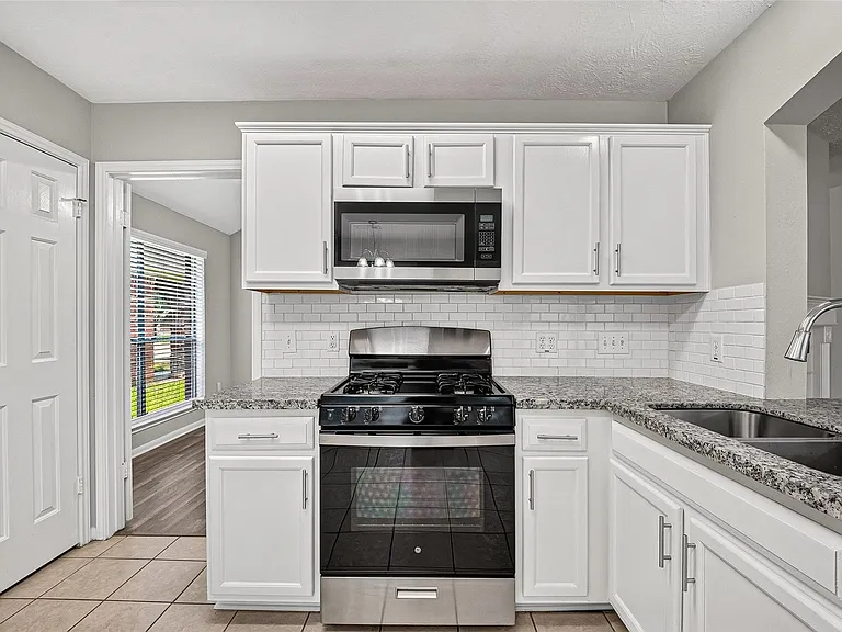 2902 Burgess Hill Ct — Photo 13