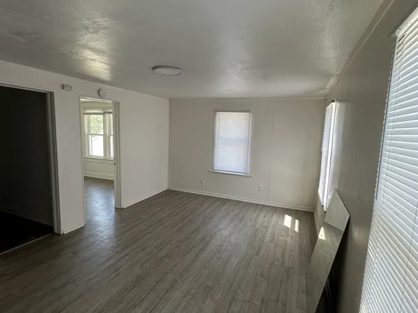 1232 1/2 E 29th St, Anderson, IN 46016