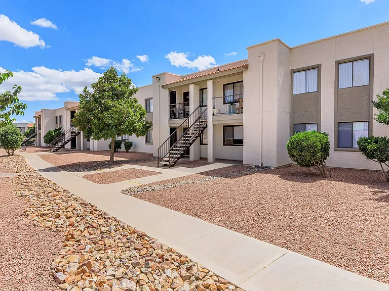 Falcon Court Apartments — Photo 9