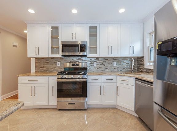 5th image of 15626 86th St