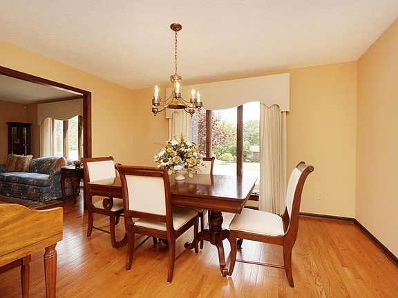 5th image of 4478 Aspen Dr