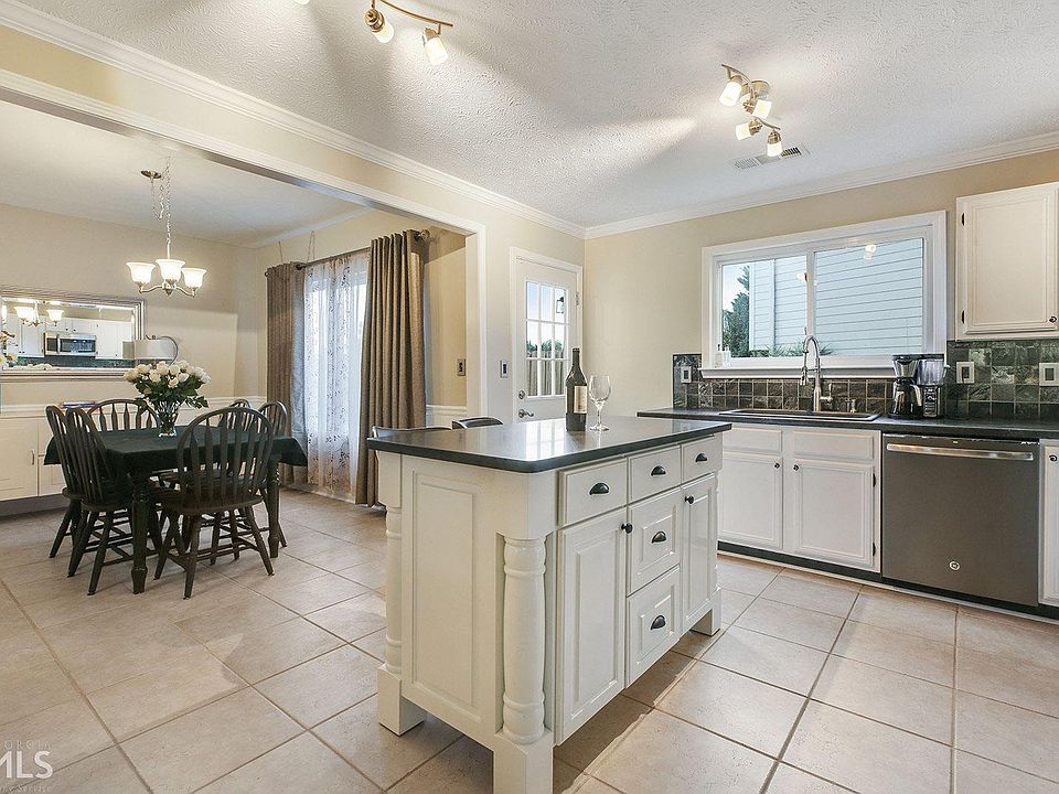 1st image of 125 Ashton Ct