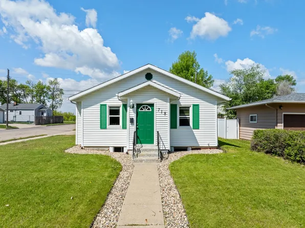 718 5th St SW, Minot, ND 58701