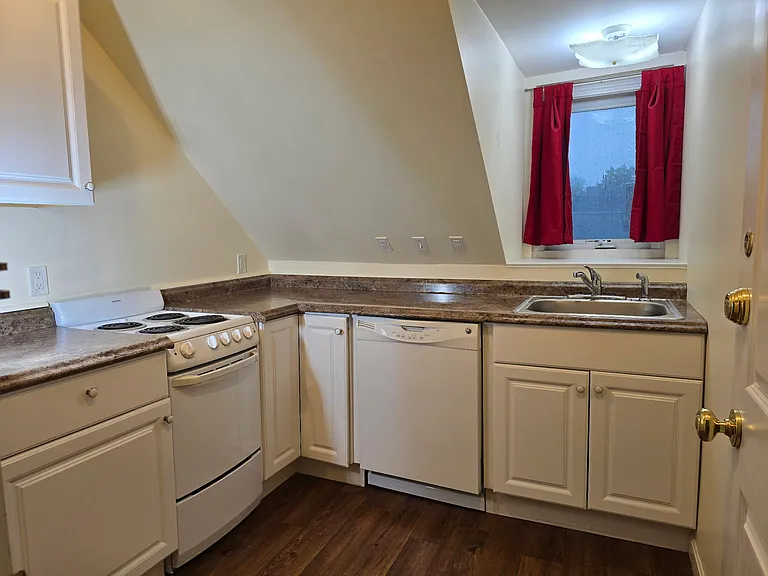 21 Whitehall Rd #B — Photo 2