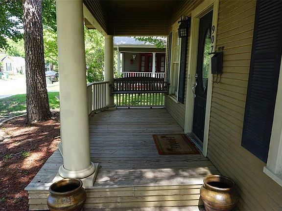 4th image of 907 W College St
