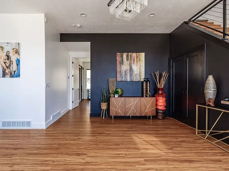 1360 Cedarwood Ln — Photo 2