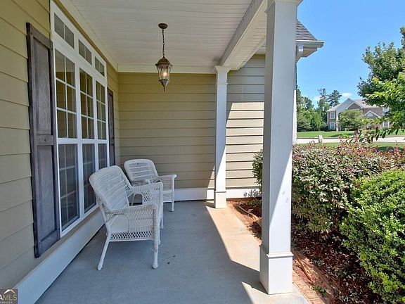 3rd image of 170 Diana Dr