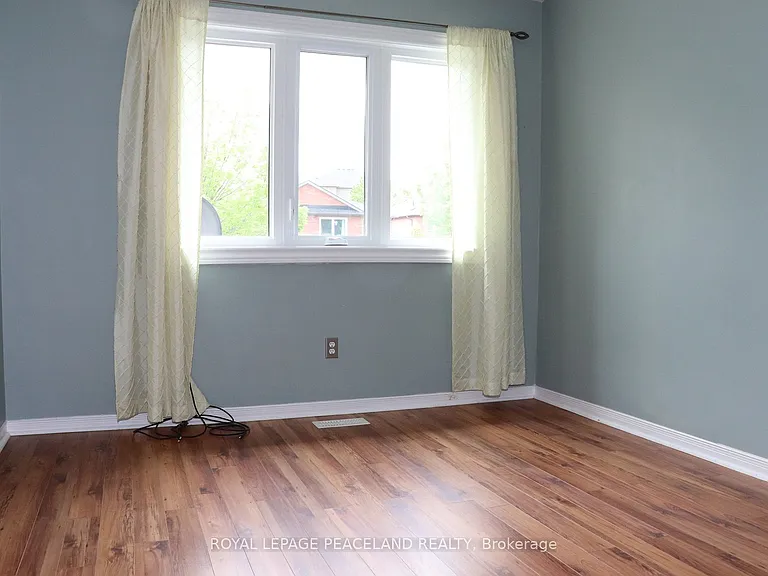 609 Walpole Cres — Photo 13