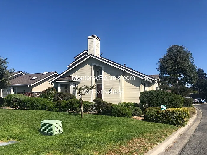 1030 Highlander Dr photo 1