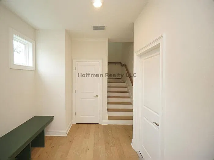 4 bed, 3.5 bath, 2405 sqft, $4,600 — Photo 3
