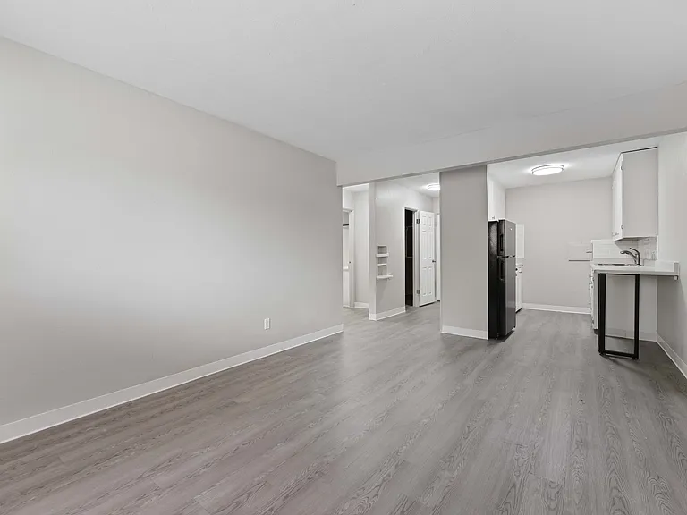 Nevada Villa Apartments — Photo 2