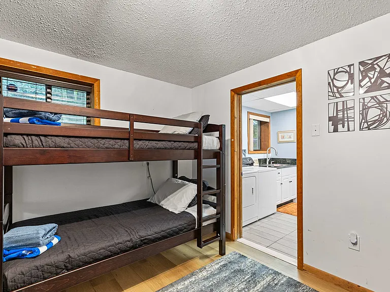2174 Lakeview Dr E — Photo 39