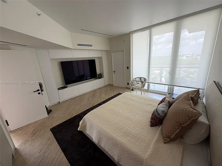 16425 Collins Ave #OS18A — Photo 8