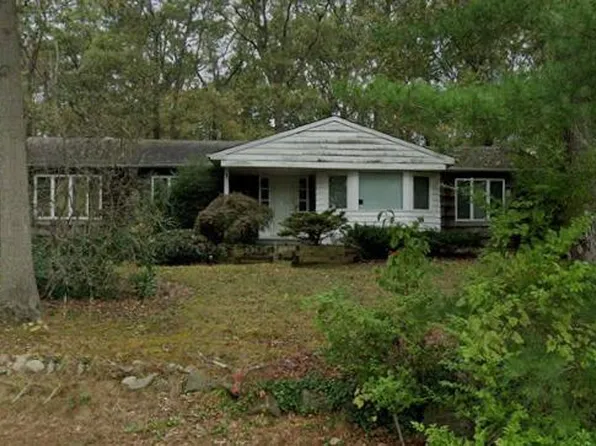 27 Threepence Drive, Melville, NY 11747