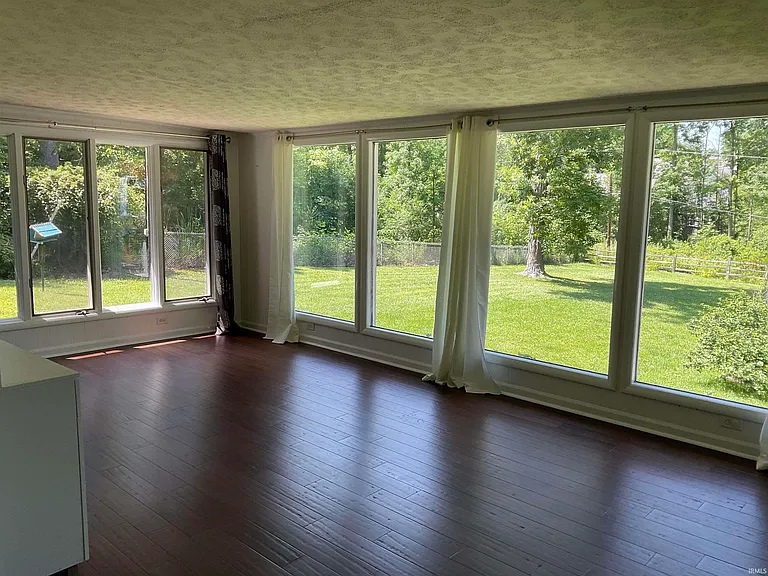 7506 Oak Ln — Photo 6
