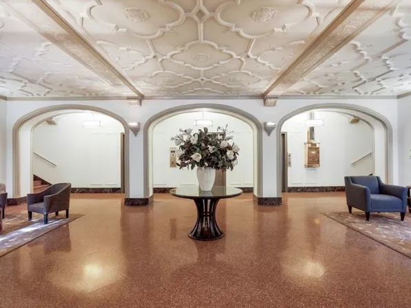 333 East 53rd Street image 11 of 17