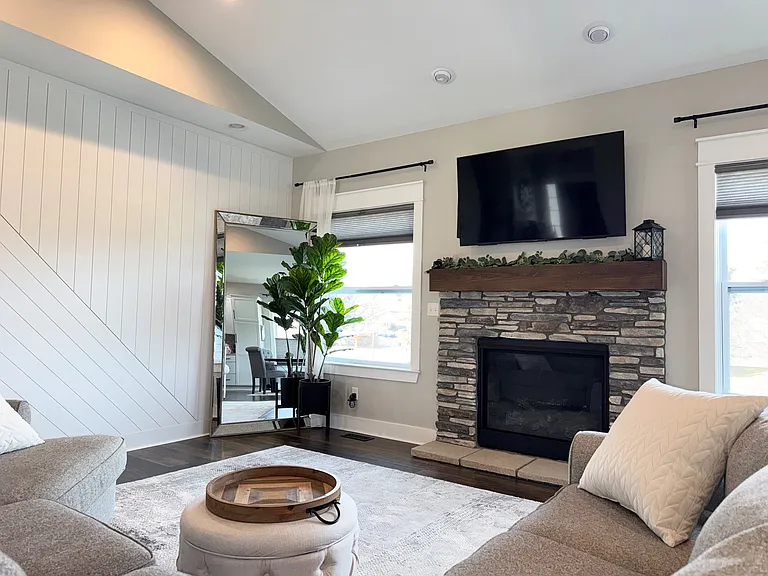 1285 Sweet Grass Trl — Photo 3