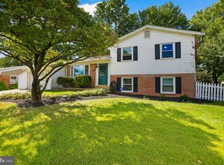 13715 Pennsboro Dr, Chantilly, VA 20151