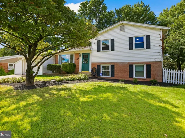 13715 Pennsboro Dr, Chantilly, VA 20151