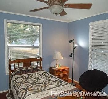 Back Bedroom
						:
						(Front Bedroom photo not shown b/c only 6 photos can be featured w/pkg I have)