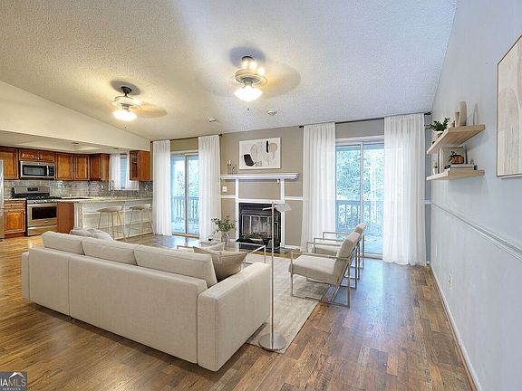 3rd image of 12 Rumson Ct SE