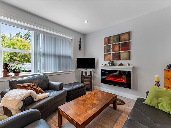 3rd image of 2876 Sherman Rd