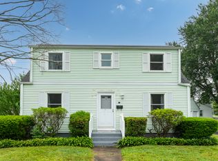 21 Pond Rd, Hamden, CT 06514