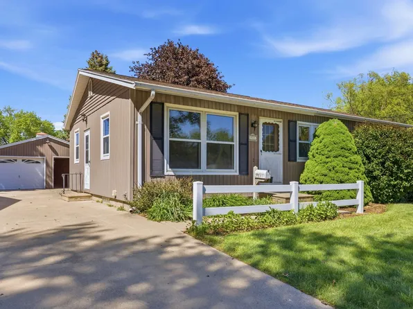 927 Burbank Ave, Waterloo, IA 50702