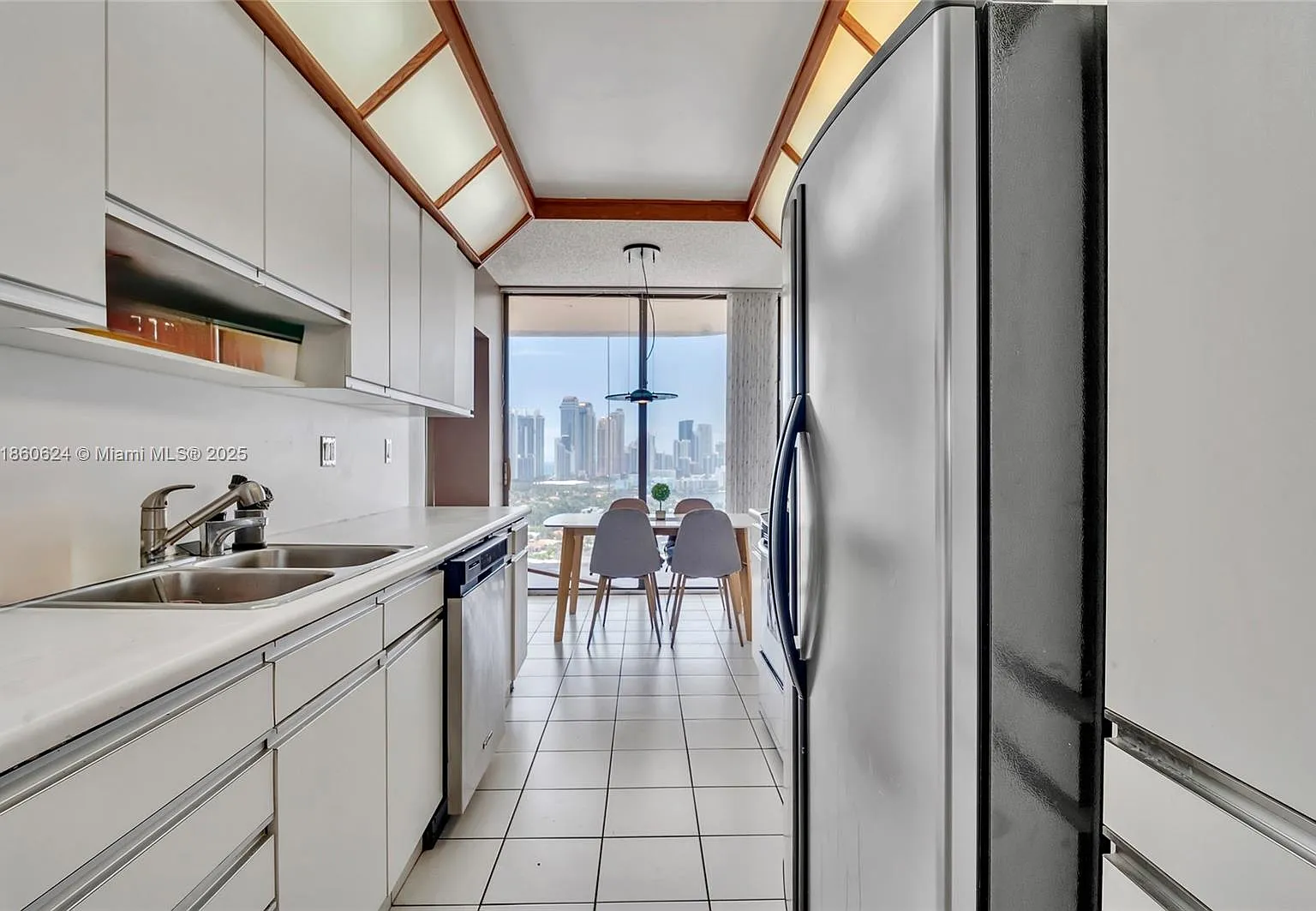 2 bed, 1677 sqft, $2,800 — Photo 4