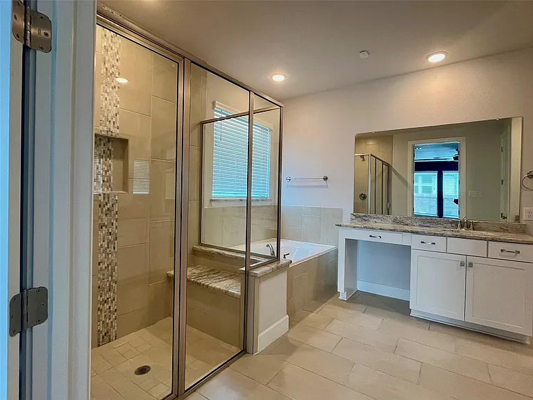 23707 Montclair Forest Trl — Photo 16