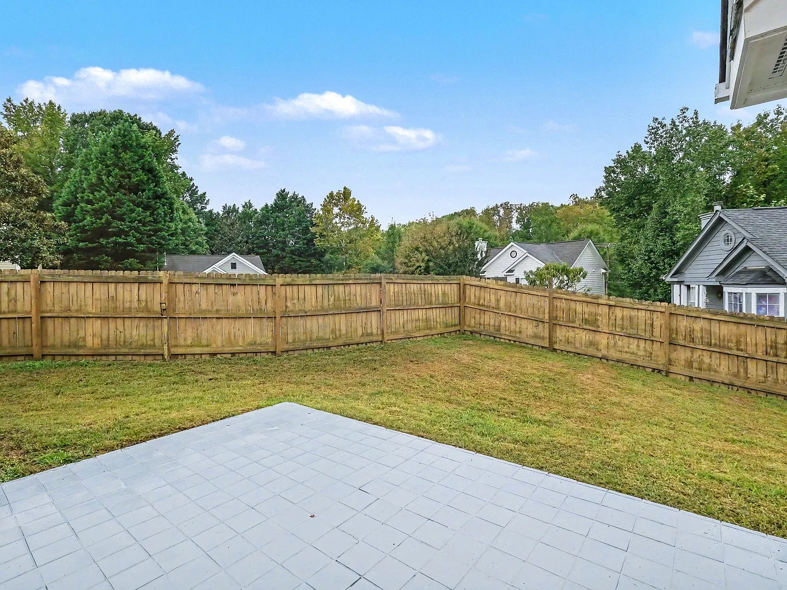 3 bed, 1117 sqft, $1,985 — Photo 2