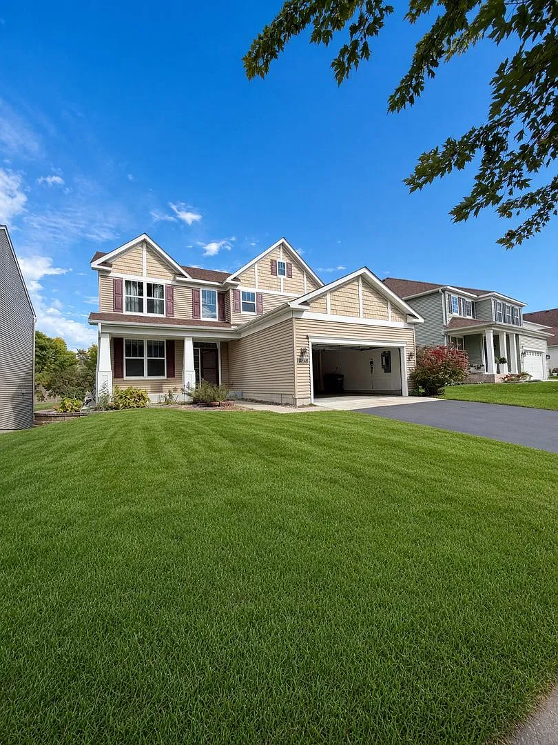 Stunning 5Bed 3.5Bath Home in Eden Prairie — Photo 3
