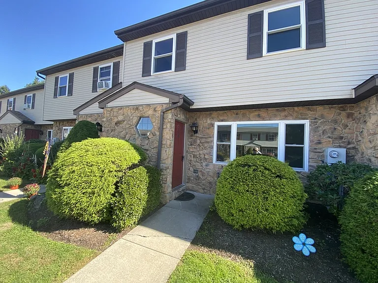 212 Magnolia Dr — Photo 1