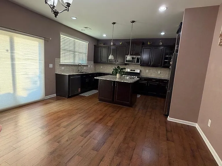 5733 Hurkett Ct — Photo 3