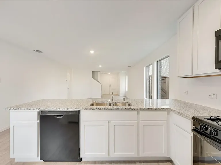 233 Ashbrook St — Photo 8
