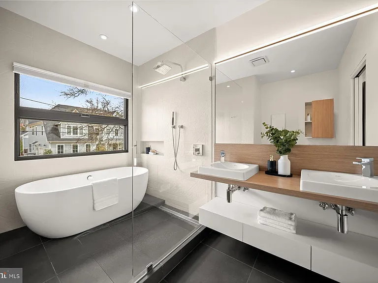 3004 N Underwood St — Photo 31